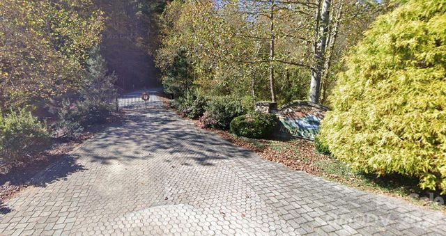 100 Black Bear Ridge Trail, Zirconia, NC 28790