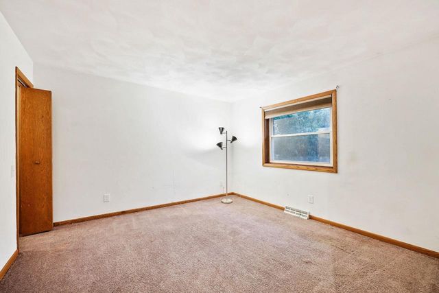 99 Orchard Lane, Mount Horeb, WI 53572