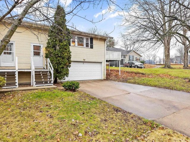 99 Orchard Lane, Mount Horeb, WI 53572