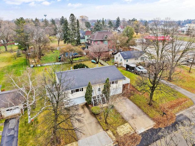 99 Orchard Lane, Mount Horeb, WI 53572