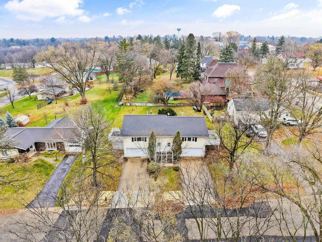 99 Orchard Lane, Mount Horeb, WI 53572