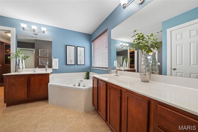 232 Sunset Villa Circle, O'fallon, MO 63366