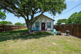 735 S Ann St, Rockport, TX 78382