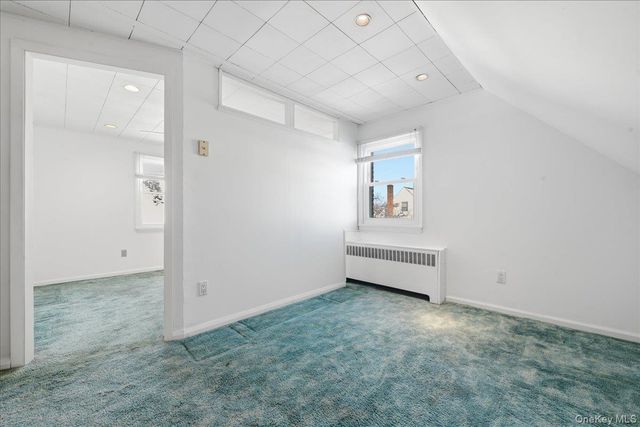 537 8th Avenue, New Hyde Park, NY 11040