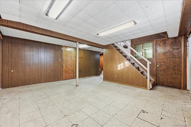 537 8th Avenue, New Hyde Park, NY 11040