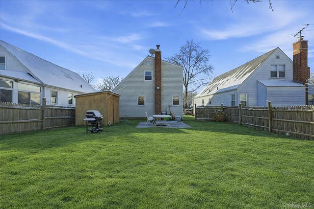 537 8th Avenue, New Hyde Park, NY 11040