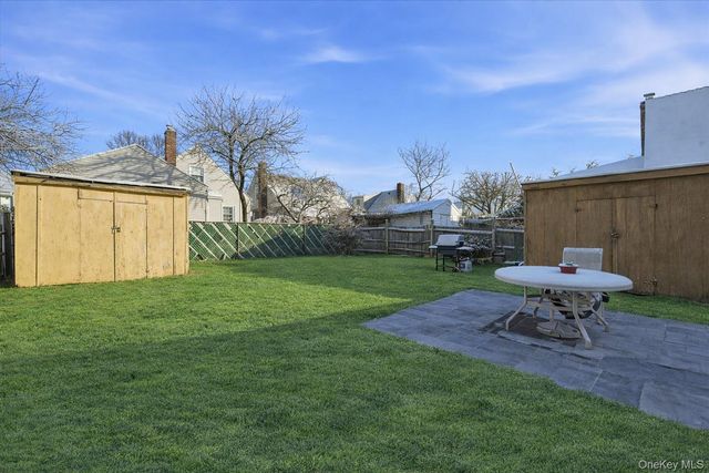 537 8th Avenue, New Hyde Park, NY 11040