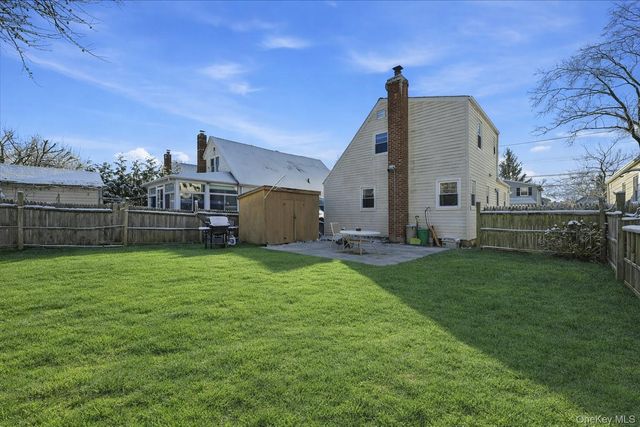 537 8th Avenue, New Hyde Park, NY 11040