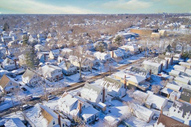 537 8th Avenue, New Hyde Park, NY 11040