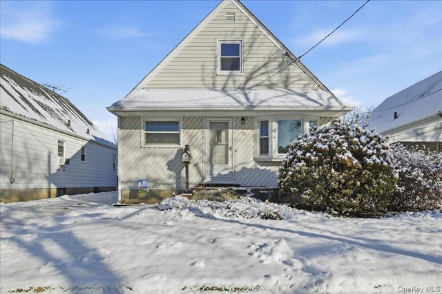 537 8th Avenue, New Hyde Park, NY 11040