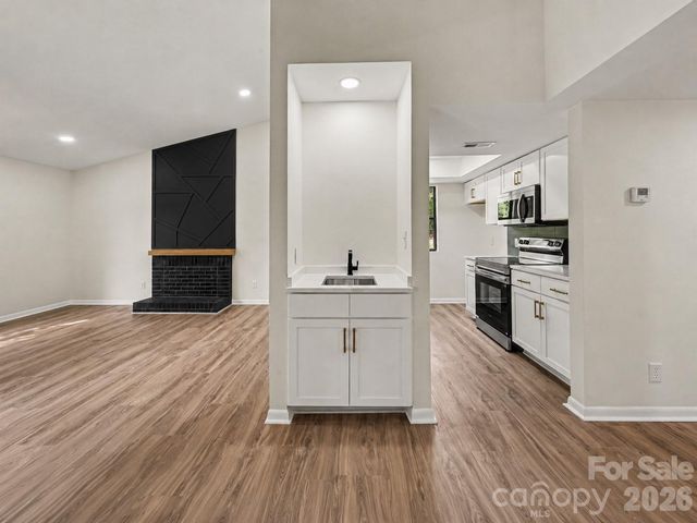 8027 Cedar Glen Drive, Charlotte, NC 28212