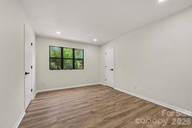 8027 Cedar Glen Drive, Charlotte, NC 28212