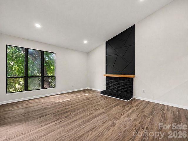 8027 Cedar Glen Drive, Charlotte, NC 28212