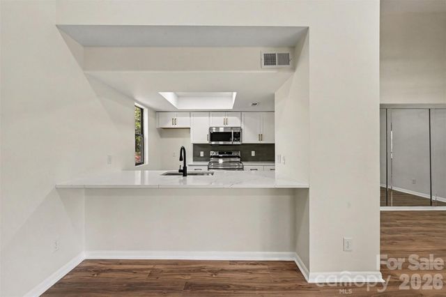 8027 Cedar Glen Drive, Charlotte, NC 28212