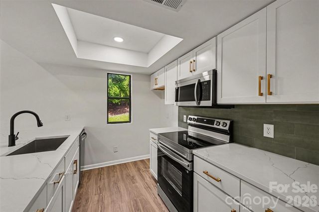 8027 Cedar Glen Drive, Charlotte, NC 28212