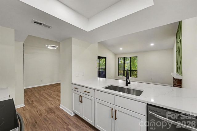 8027 Cedar Glen Drive, Charlotte, NC 28212