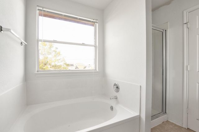 17816 Honey Locust LN, Elgin, TX 78621