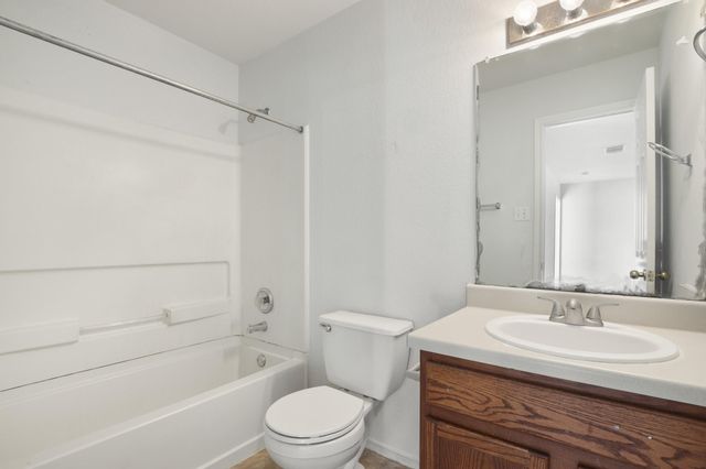 17816 Honey Locust LN, Elgin, TX 78621