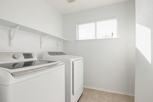 17816 Honey Locust LN, Elgin, TX 78621