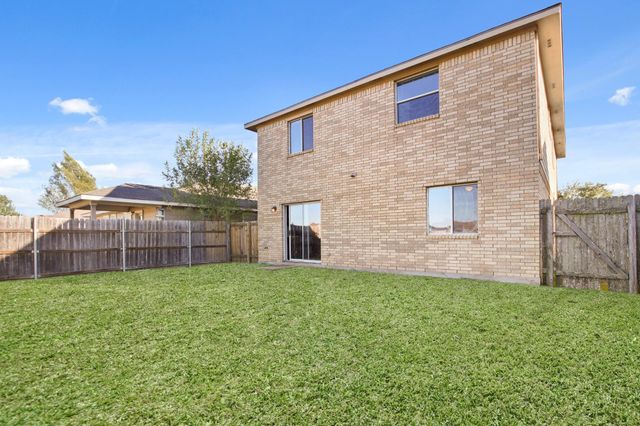 17816 Honey Locust LN, Elgin, TX 78621