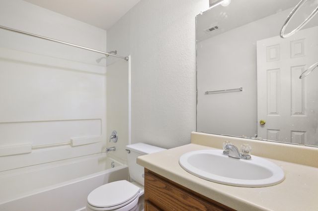 17816 Honey Locust LN, Elgin, TX 78621