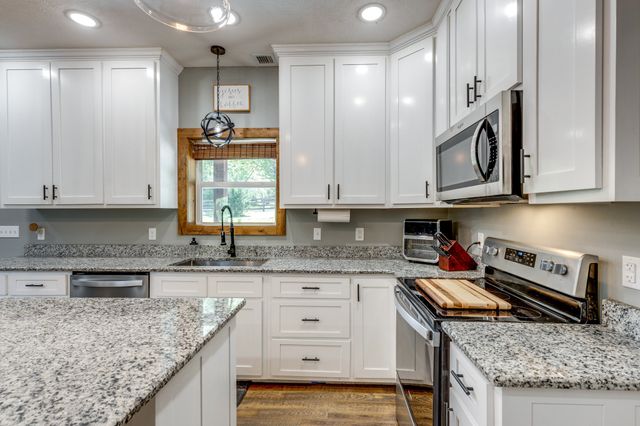 615 Little Swan Creek Rd, Hohenwald, TN 38462