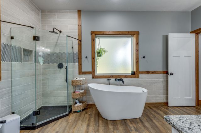 615 Little Swan Creek Rd, Hohenwald, TN 38462