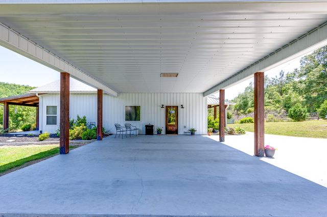 615 Little Swan Creek Rd, Hohenwald, TN 38462