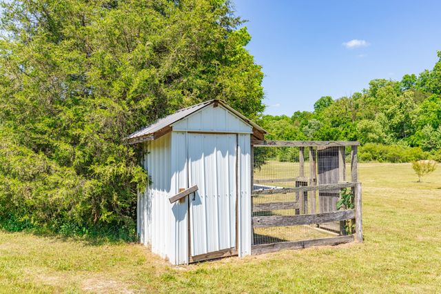 615 Little Swan Creek Rd, Hohenwald, TN 38462
