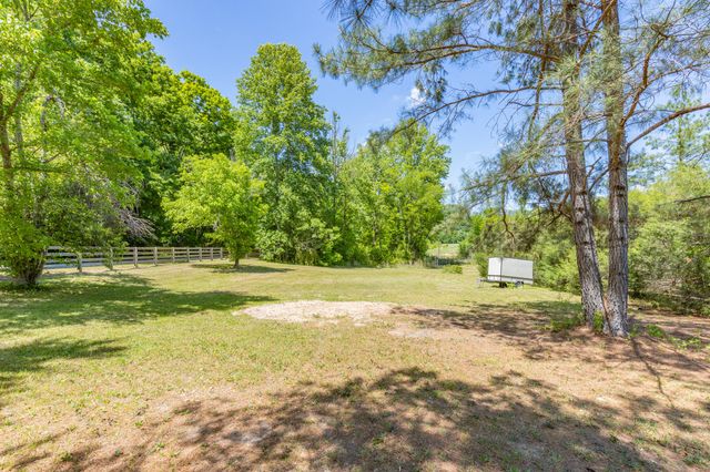 615 Little Swan Creek Rd, Hohenwald, TN 38462