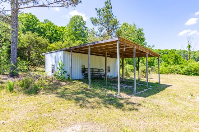 615 Little Swan Creek Rd, Hohenwald, TN 38462