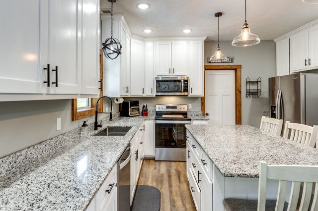 615 Little Swan Creek Rd, Hohenwald, TN 38462