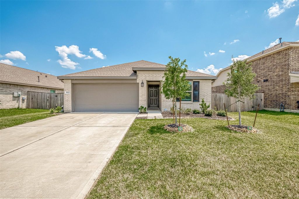 9822 Stoney Spring Lane, Baytown, TX 77521