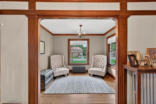 3223 W Highland BOULEVARD, Milwaukee, WI 53208