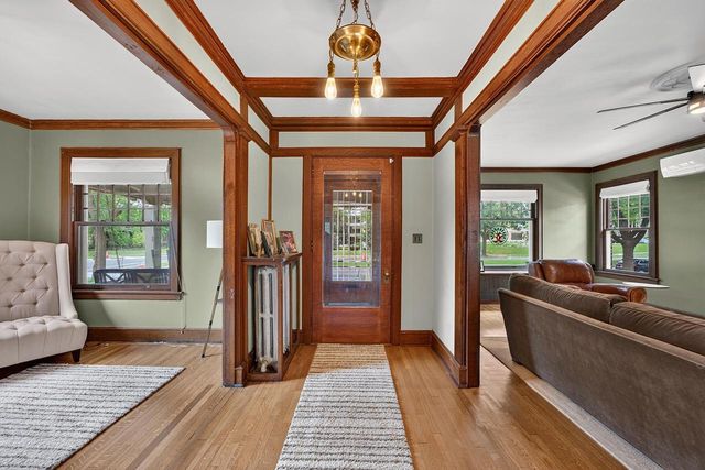 3223 W Highland BOULEVARD, Milwaukee, WI 53208