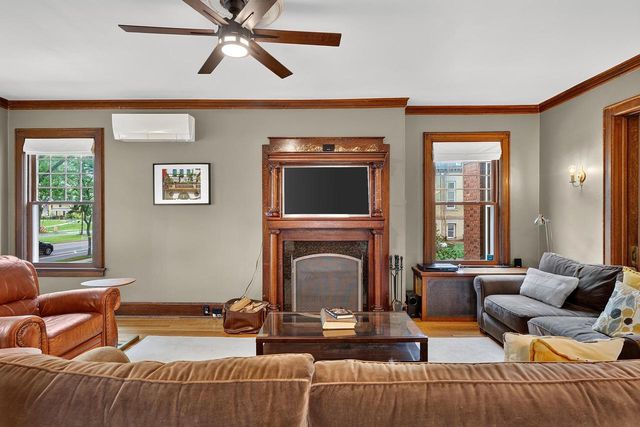 3223 W Highland BOULEVARD, Milwaukee, WI 53208