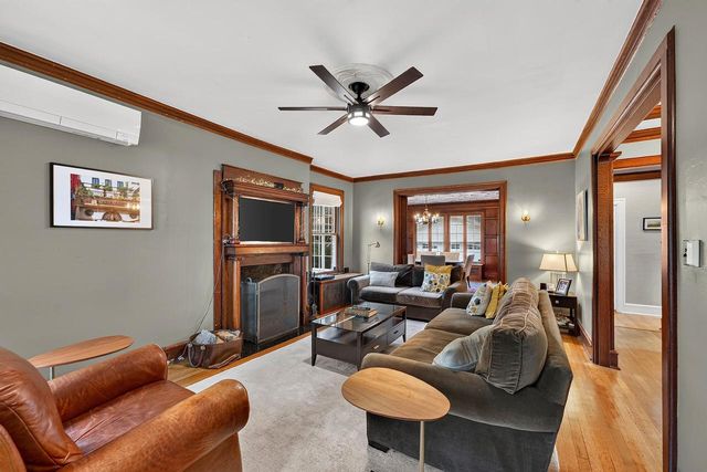 3223 W Highland BOULEVARD, Milwaukee, WI 53208