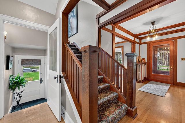 3223 W Highland BOULEVARD, Milwaukee, WI 53208