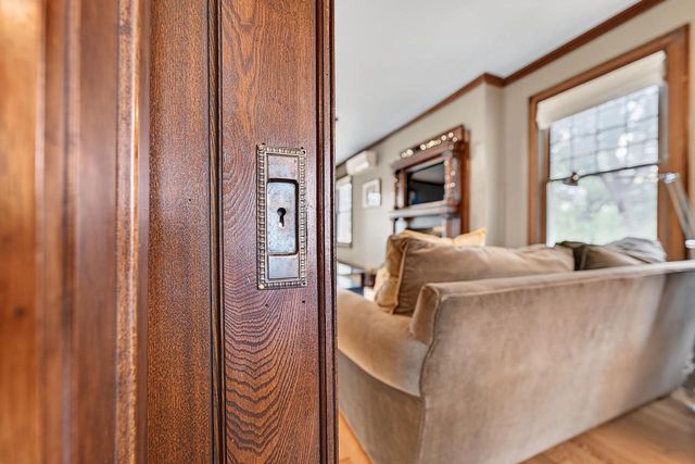 3223 W Highland BOULEVARD, Milwaukee, WI 53208