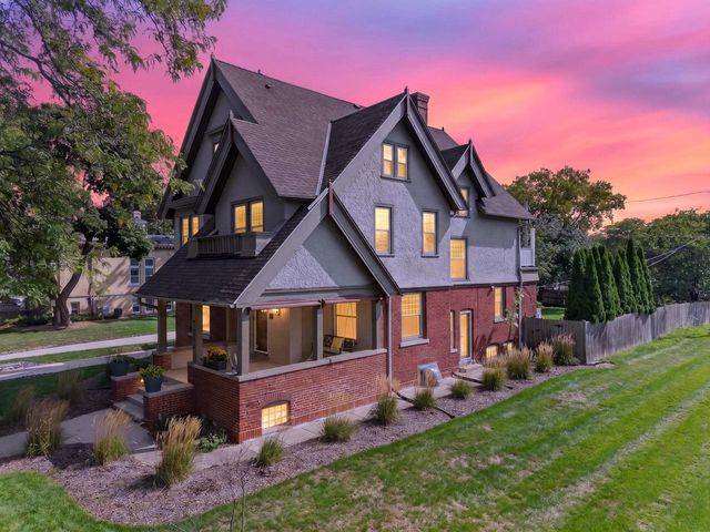 3223 W Highland BOULEVARD, Milwaukee, WI 53208