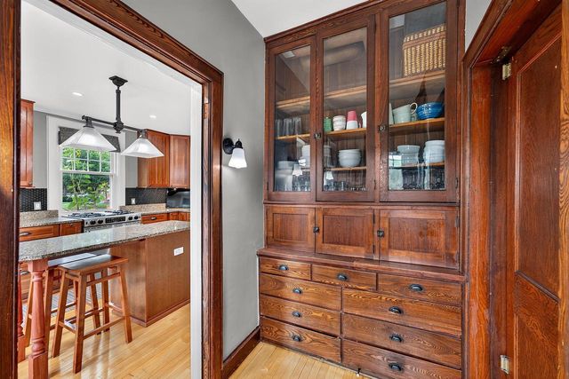 3223 W Highland BOULEVARD, Milwaukee, WI 53208