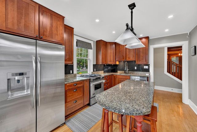 3223 W Highland BOULEVARD, Milwaukee, WI 53208