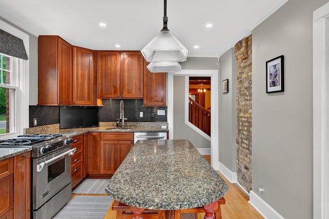 3223 W Highland BOULEVARD, Milwaukee, WI 53208