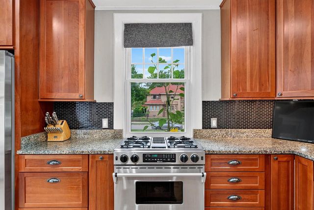 3223 W Highland BOULEVARD, Milwaukee, WI 53208