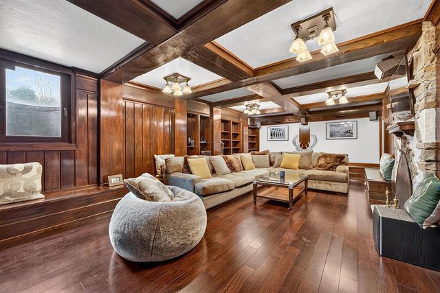 3223 W Highland BOULEVARD, Milwaukee, WI 53208