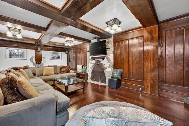 3223 W Highland BOULEVARD, Milwaukee, WI 53208