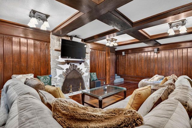 3223 W Highland BOULEVARD, Milwaukee, WI 53208