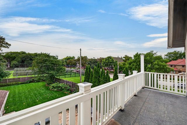 3223 W Highland BOULEVARD, Milwaukee, WI 53208