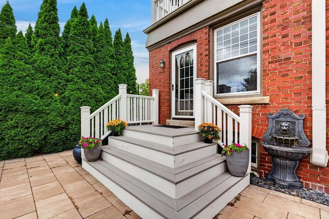 3223 W Highland BOULEVARD, Milwaukee, WI 53208