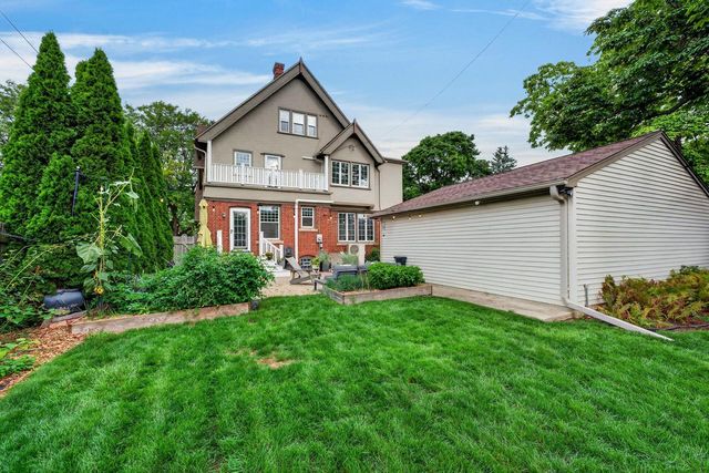 3223 W Highland BOULEVARD, Milwaukee, WI 53208